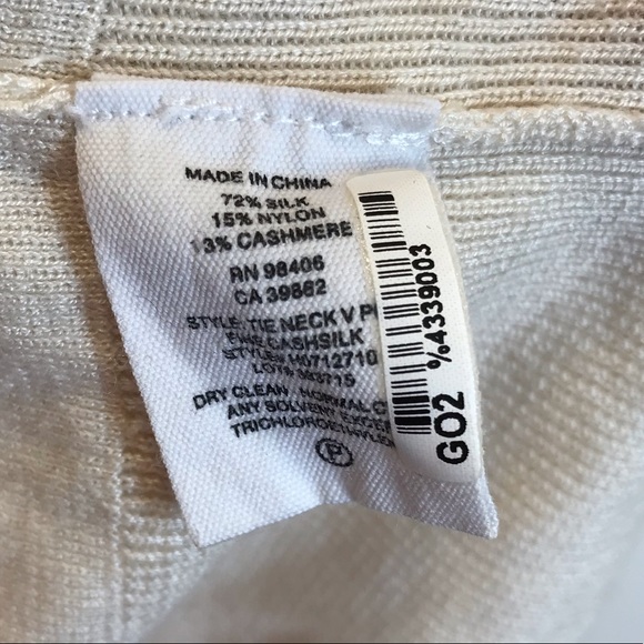 Theory Silk Cashmere Nylon blend Sweater with attached Choker V Neck - Picture 4 of 7